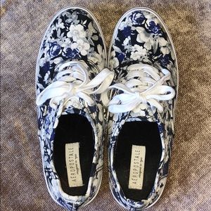 Lightly Worn Aéropostale Sneakers